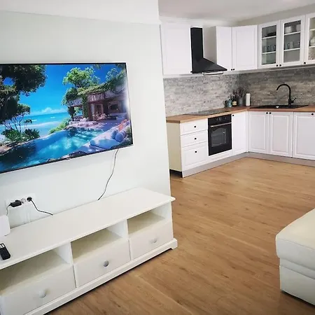 Selina Apartment *