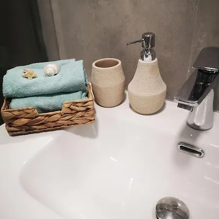 Selina Apartment *