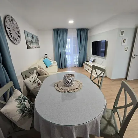 Selina Apartment *